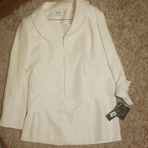 LeSuit champagne skirt with blazer set.